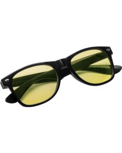 Sonnenbrille mit farbigen Gläsern